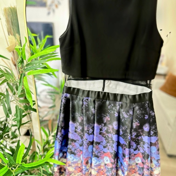 Black and Floral Maxi Dress - Picture 7 of 7